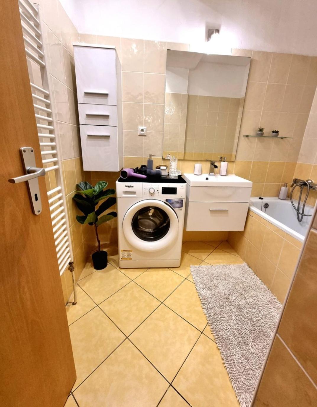 Apartment Banska - City Centre & Private Parking Bańska Bystrzyca Zewnętrze zdjęcie